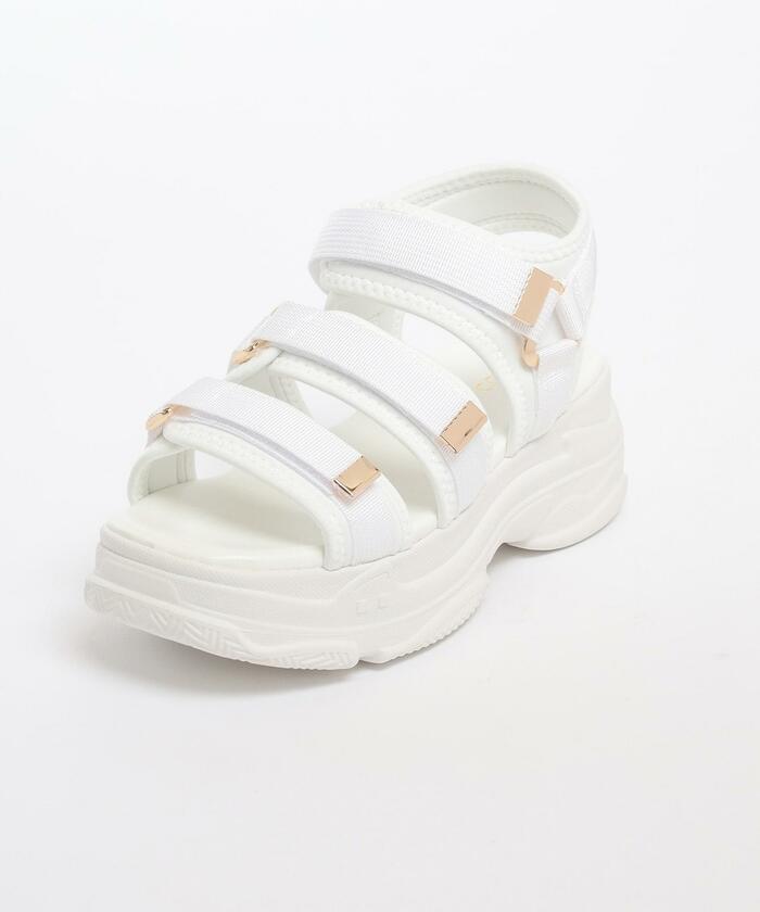 金具使い厚底サンダル