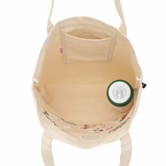 内側にはボトルホルダーとオープンポケットを備えています