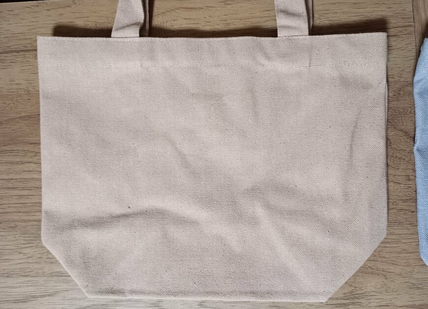 筆者撮影（セリア、ミニトートバッグ シマエナガ）