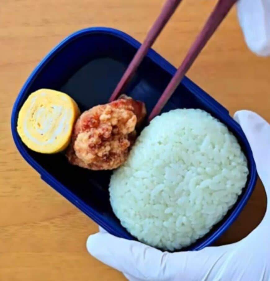 【お弁当術】初心者でも手軽に作れる「くちぱっち弁当」。海苔パンチやハムを使って玉子焼きをキャラクターにアレンジし、日々の献立に親しみやすさを添える工夫