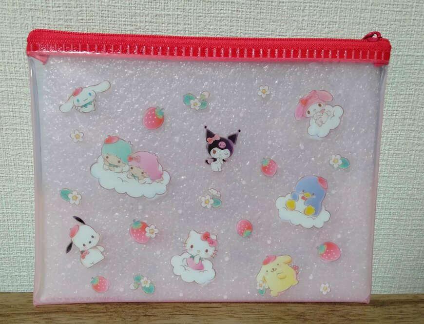 筆者撮影（セリア、フラットポーチ M/X いちご　27217）