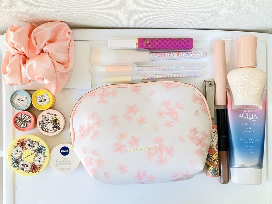 合皮 シェル形ポーチ 淡桜柄