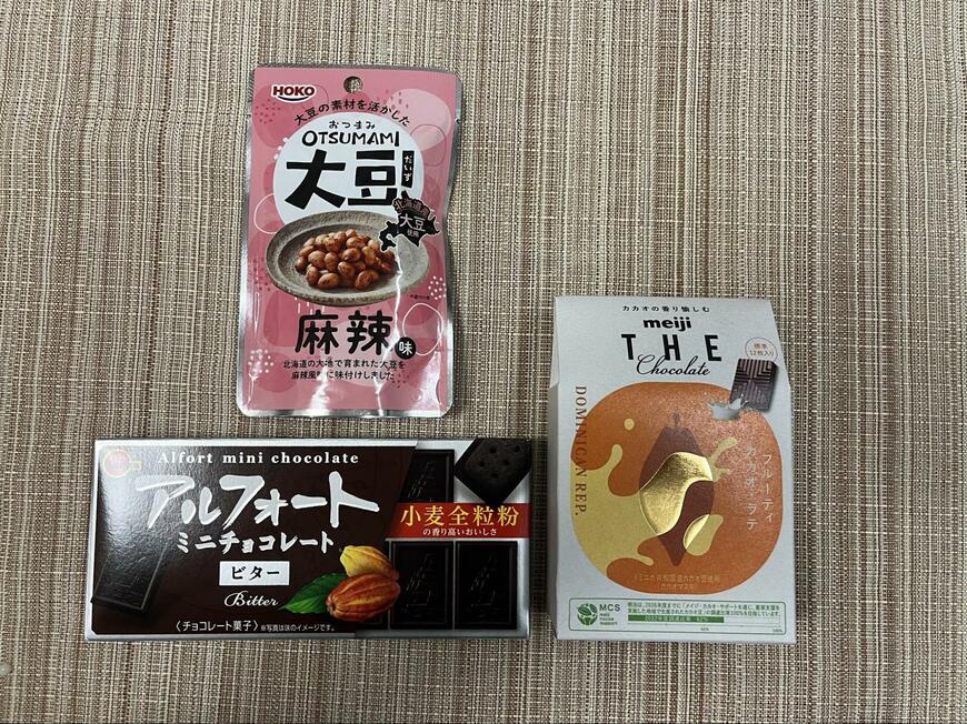 お菓子は賞味期限まで1〜2ヵ月ほどあるので安心しておやつに食べられます。