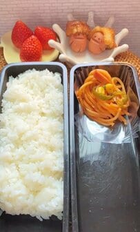 3兄妹の母が、高校生の息子さんに作る「ハンバーグ弁当」が、おかずたっぷりで美味しそう！
