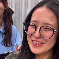 「似合う前髪を見極めて欲しい」女性が〈似合わせカット〉で→眼鏡にもコンタクトにも似合うヘアスタイルに変身