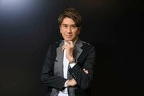 川﨑麻世 22歳年下妻とラブラブショットを公開！「見てるこちらまで幸せ」「素敵なご夫婦」