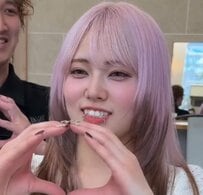 エノキみたいなボブと言われた過去も…。ピンク系ロングヘア女性がボブへ再挑戦→アイドルみたいな「レイヤーボブ」にスタイルチェンジ