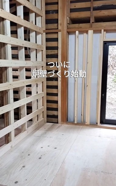 変身前の壁