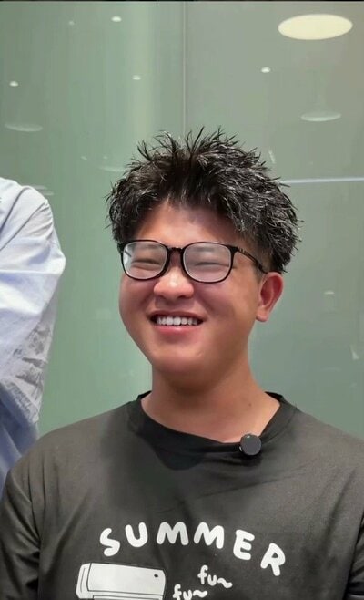 パーマで質感を出し、初めての印象に仕上がったスタイル