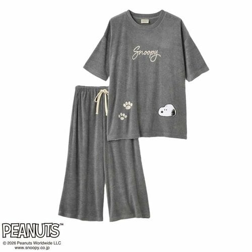 落ち着いた印象の「ダークグレー」。幅広い年齢層向け