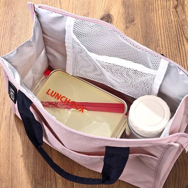 やわらかな色合いがかわいらしいミニトート型の保冷バッグ