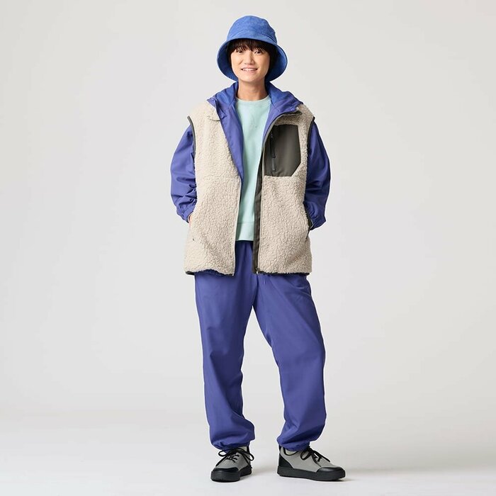 厚すぎない生地感なので中にニットなどを着込んでも着ぶくれしにくいです