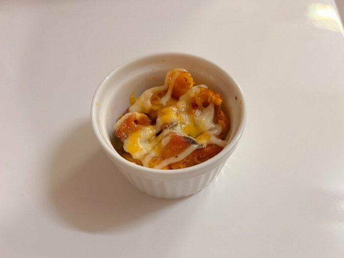 かぼちゃにマヨネーズとチーズをかけて、オーブンで5分程加熱します