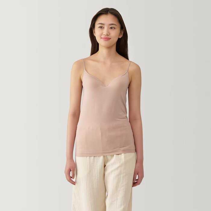 脇に縫い目が無い、肌あたりが優しいカップ一体型のキャミソール
