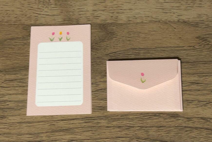 筆者撮影（セリア、ちいさなちいさなレターセット/ヨコ封筒 ハピネスラーレ）