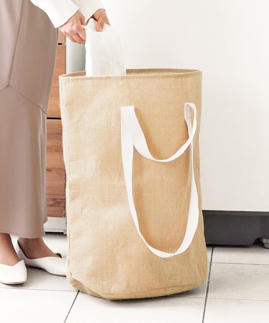 出所：パルグループ公式ファッション通販サイト 3COINS 【KonMari×3COINS】ジュートバッグ型ランドリー収納 