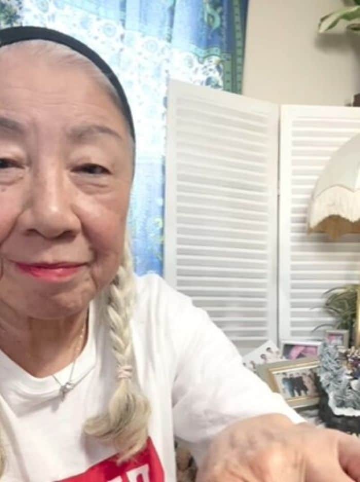 【72歳のおばあちゃん】がペンキで「ジャケット」に落書き…？まさかの完成形に目が釘付け！