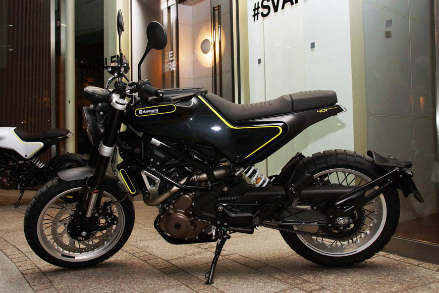 SVARTPILEN401はブロックタイヤを装着し、よりアグレッシブなデザインとなる。