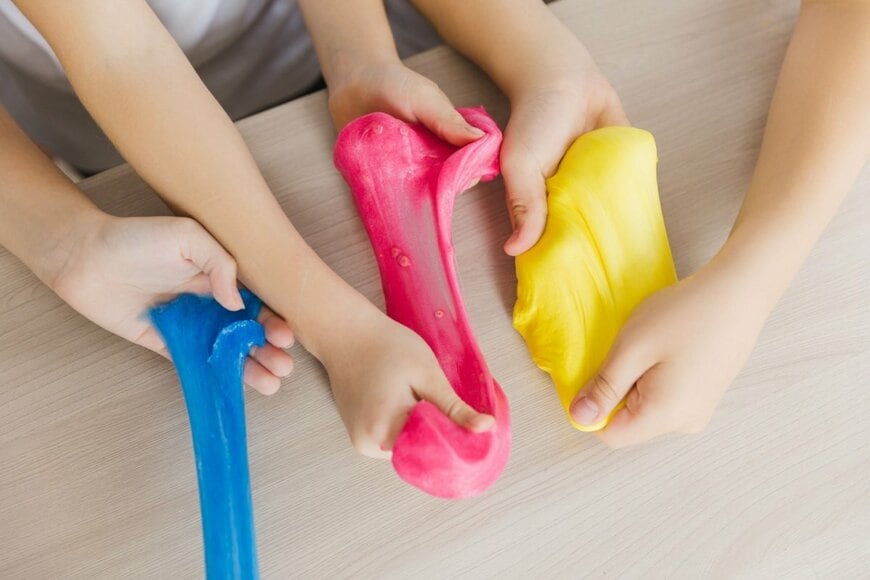 子供と一緒に「スライム作り」に挑戦したら…　完成したスライムのビジュアルに思わず二度見