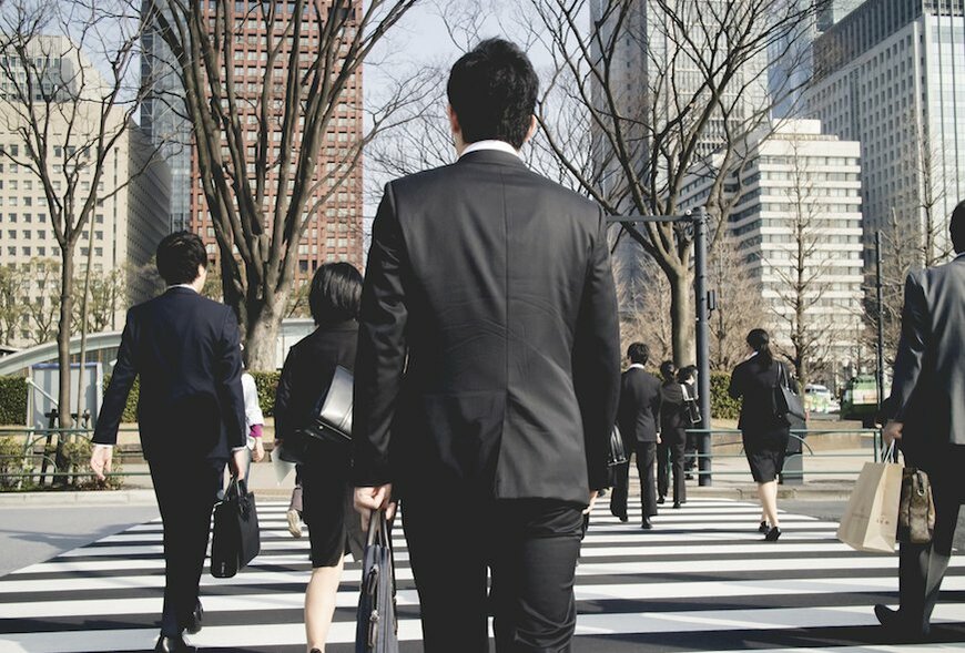 コナカのとんかつ、洋服の青山は焼き肉。紳士服大手の生き残り戦略とは？