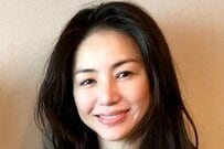 49歳・井川遥 雰囲気激変！”イケメン”黒スーツ姿にSNSメロメロ「本当に美しい佇まい…」「フランス映画に登場しそう」