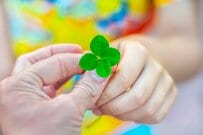 【年金増額】2025年6月支給分から金額アップ！厚生年金・国民年金の受給額【年代別の平均】と支給スケジュール