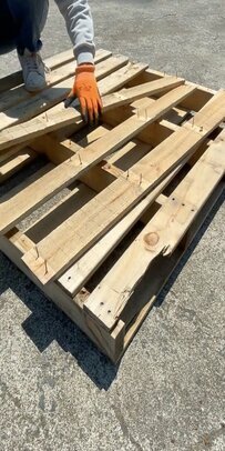 【大変身】ガーデニングDIYで「廃材」→「ウッドプランター」に再生！　ヴィンテージ風で〈多肉植物〉にぴったり