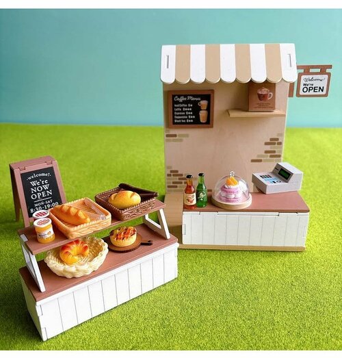 楽しいお店屋さんが開店しそうなカウンター