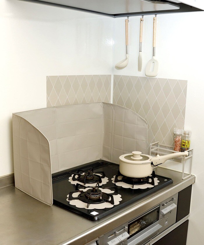 貼るだけで簡単に設置できるので、手軽に使用できます