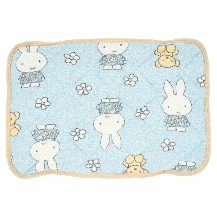 miffy70周年デザインの枕パッド。淡いブルーが涼し気