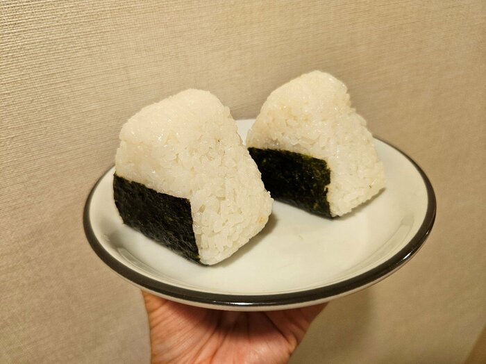 ふりかけ、佃煮入りのおにぎり