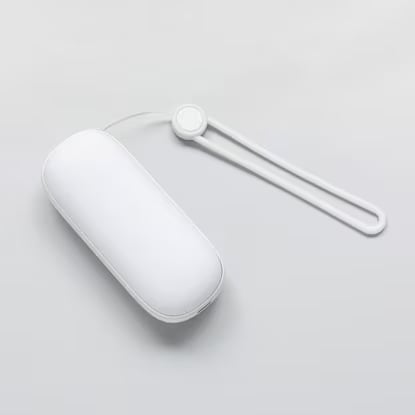 手のひらに収まる充電式カイロ