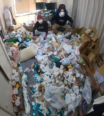 「こうならないように気をつけます」床が見えないほどゴミが散乱した男性宅→ピカピカの快適空間に大変身！
