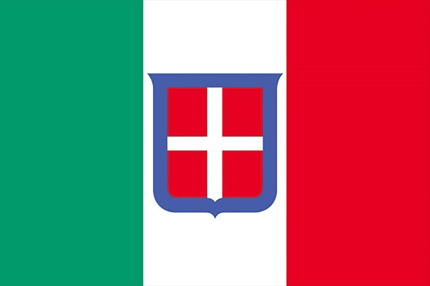 イタリア王国の国旗。中央にサルディーニャ王家の紋章が入っている