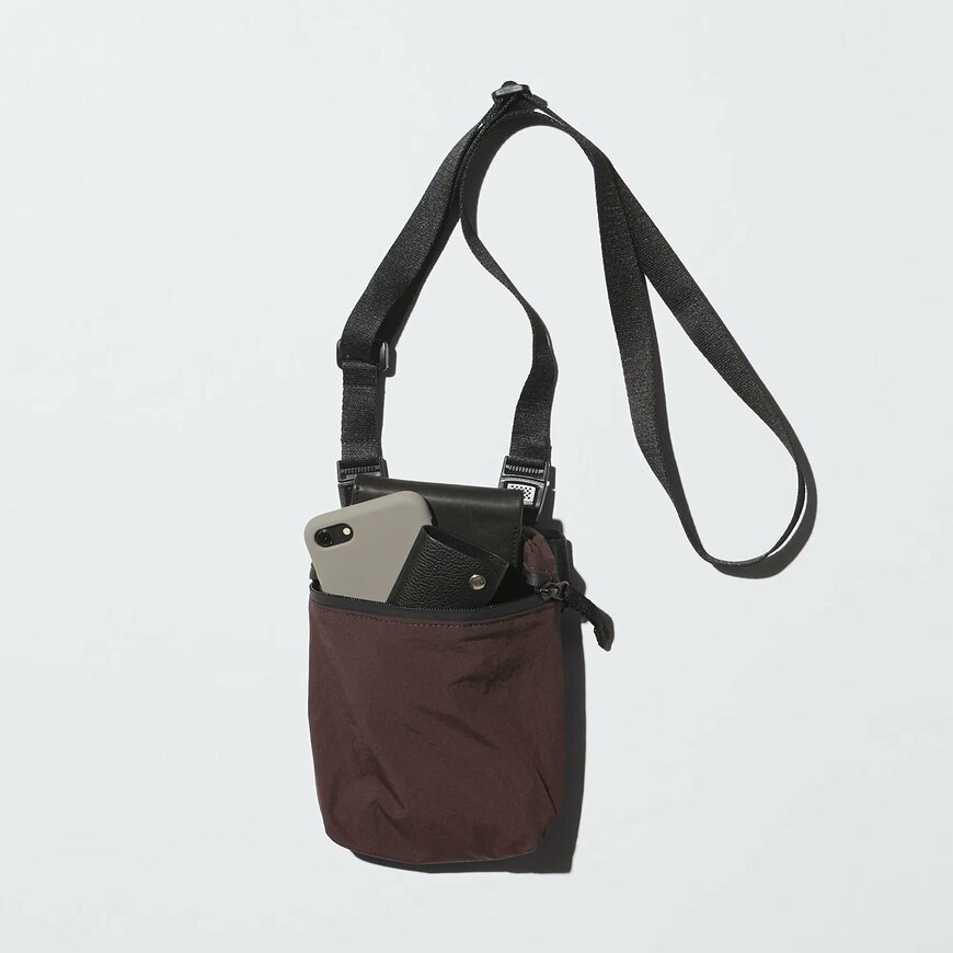 出所：ユニクロ公式　ミニバッグ