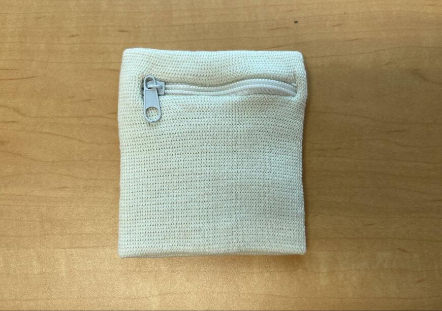 筆者撮影（セリア、リストバンドポーチ）