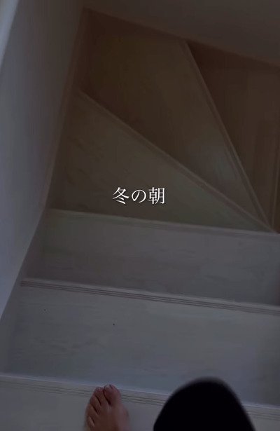 「センス良すぎ！！」冬に裸足で踏む〈階段〉が冷たくて辛い...→おしゃれな〈海外風カーペット〉をDIYして寒さ対策！