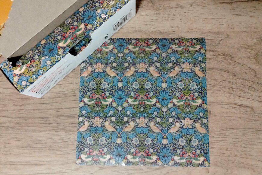 筆者撮影（セリア、ワックスペーパー S 26P ウィリアム・モリス）