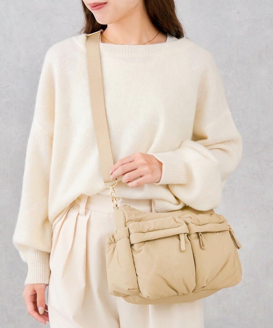 出所：3COINS公式　撥水パファーショルダーバッグ