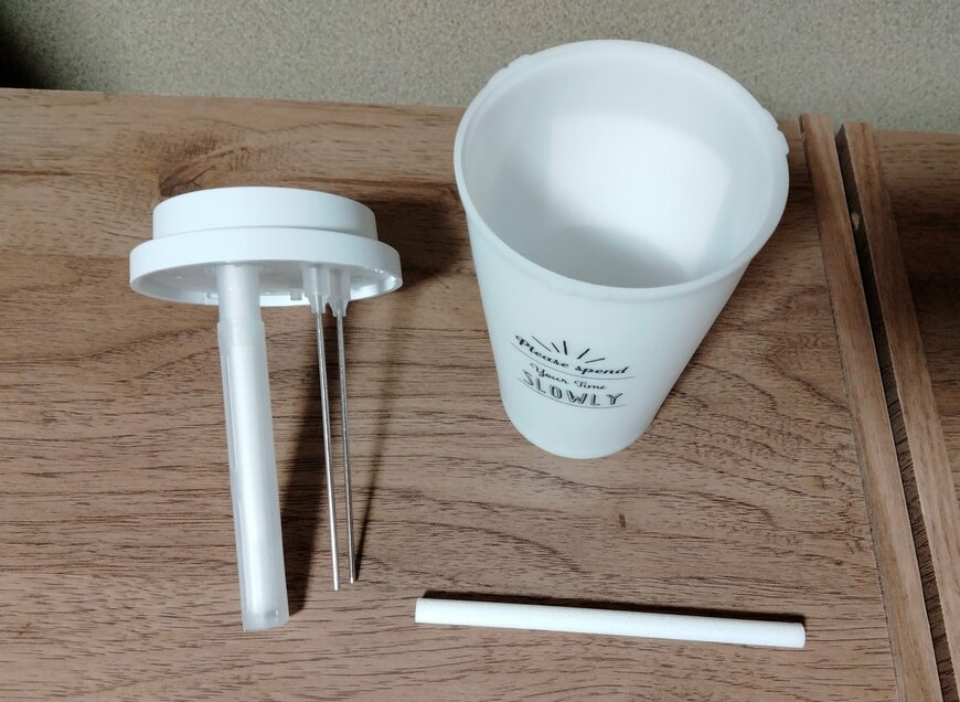 筆者撮影（ダイソー、USB式加湿器（コーヒーカップ、モノトーン））