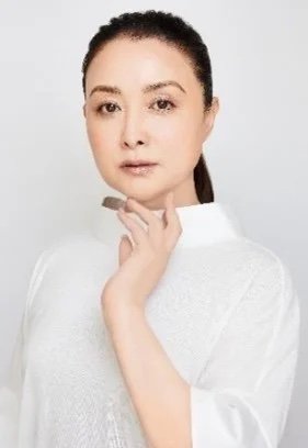 出所：サントリー株式会社『11月5日は「いいりんごの日」松村沙友理×国生さゆり 時代を超えたアイドルの奇跡の共演！「JBAP」ダブルさゆりんごver.公開』