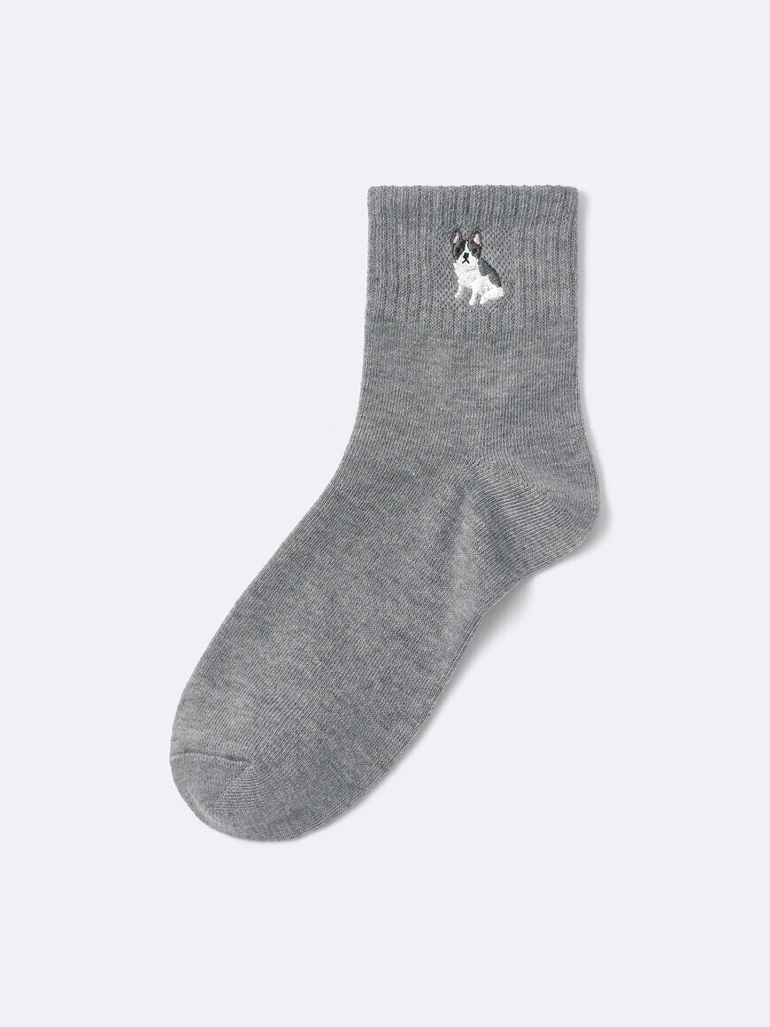 GU公式　アンクルソックス（刺繍）