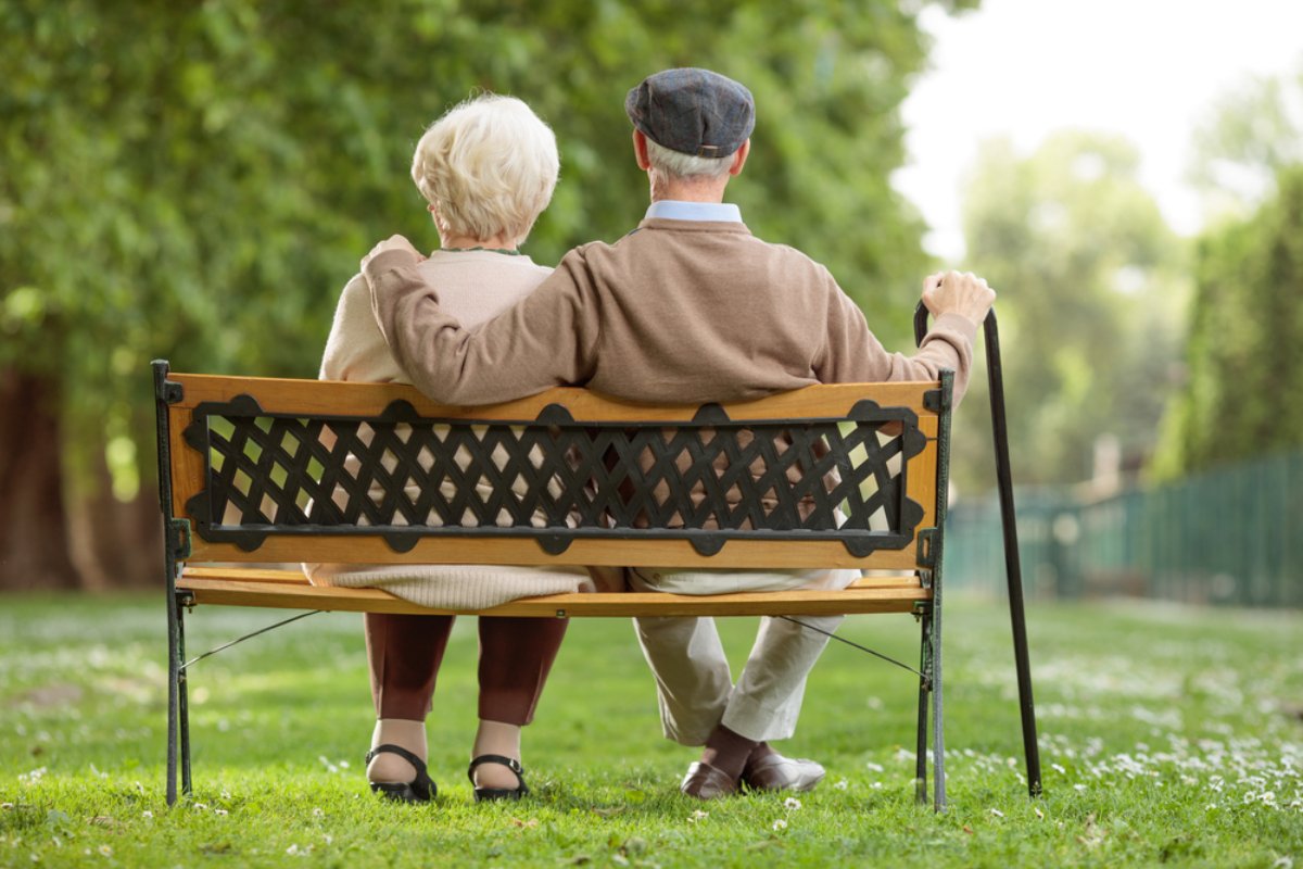 2月15日は年金支給日!最新【年金一覧表】60歳~90歳以上の「厚生年金・国民年金」月額いくら? 厚生年金の平均受給額は14万3973円。国民年金はいくら? | 概要 | LIMO | くらしとお金の経済メディア