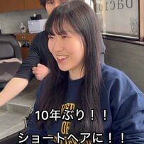 “表面がペタッ”としやすい…乾燥毛など髪に悩みを抱える女性→「10年ぶり」のショートで軽やかに大変身！