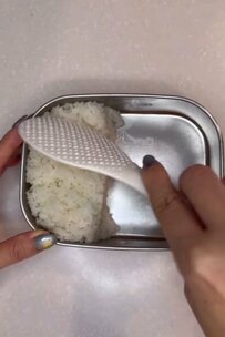 【照り焼きチキン弁当】見栄えにこだわった綺麗な詰め方に注目！彩りも豊かで美味しそう！