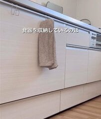 【スッキリ収納】狭いキッチンの〈備え付け引き出し〉→お気に入りだけを厳選した〈ミニマル食器収納〉に変身！