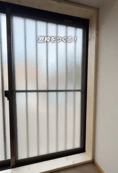 変身前の玄関の出窓