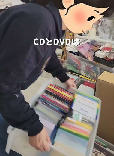 変身前のCDとDVDでいっぱいの部屋