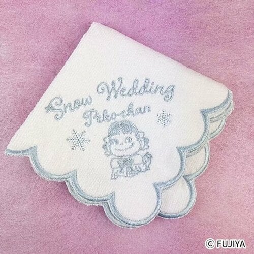 純白のウェディングペコちゃん　スカラップハンカチタオル