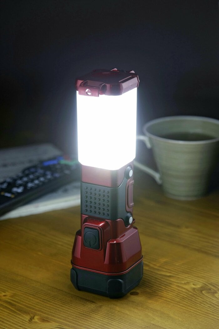 「セーブ・インダストリー LEDライト＆ランタン」（1580円）